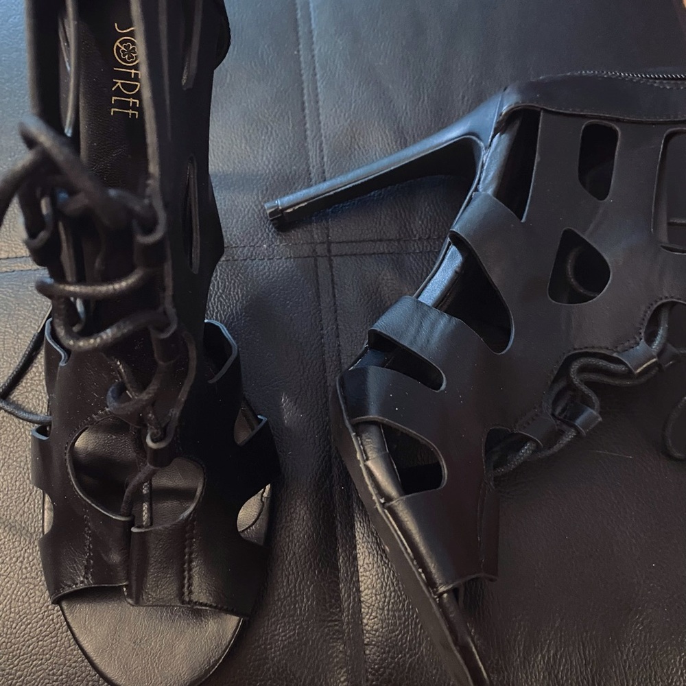 ~SALE~BLACK HEELS TIE UP NEW